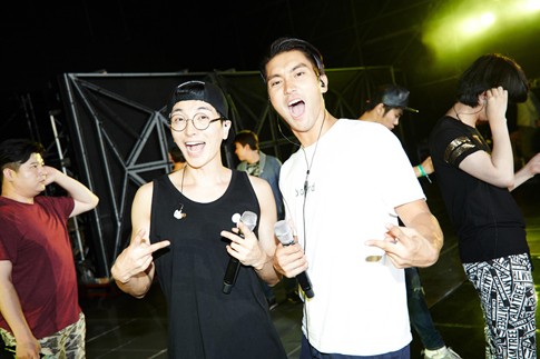 Leeteuk SuJu Tampil Perdana di Konser SMTOWN Live World Tour IV di Seoul