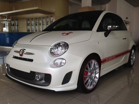 Siapa Orang Kaya Indonesia Pembeli Supercar Kecil Abarth 595?
