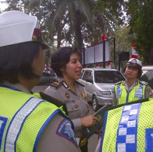 Ini Para Polwan yang Tak Kenal Lelah Kawal Demo Dukung Prabowo di MK