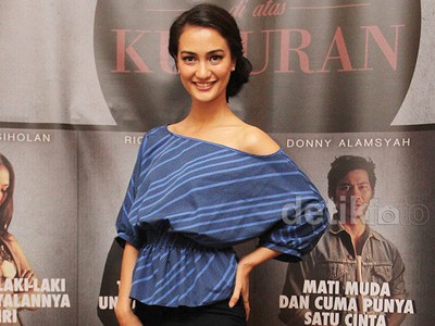 Pretty in Blue, Atiqah Hasiholan