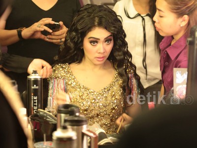 Suasana di Belakang Panggung Konser Perjalanan Cinta Syahrini