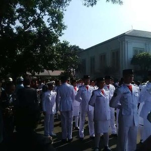 Upacara Penurunan Bendera Merah Putih Digelar di Istana Merdeka