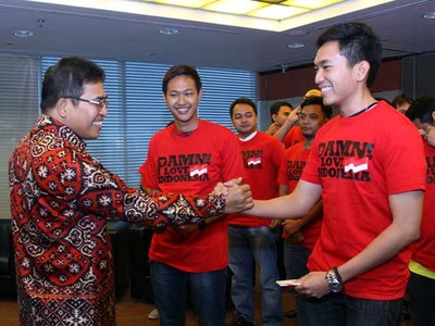 Telkomsel Berikan Beasiswa pada Karyawan