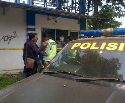 Seorang Pria Bawa Emas Batangan Ditemukan Tewas di Pos Polisi