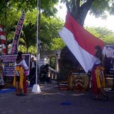 Agustusan, Seniman Reog Pilih Upacara di Makam Bung Tomo