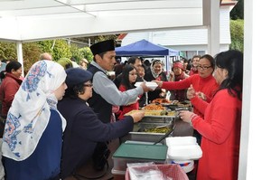 Upacara Bendera, Empek-Empek dan Puisi Agam Jaya Syam di Wellington