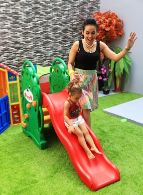 Serunya Taman Bermain Putri Kesayangan Melaney Ricardo