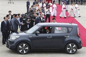 Paus Fransiskus Tergoda KIA Soul