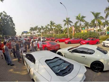 Pecinta Mobil Sport Rayakan Kemerdekaan