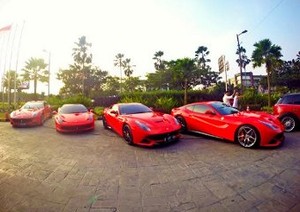 Pecinta Mobil Sport Rayakan Kemerdekaan