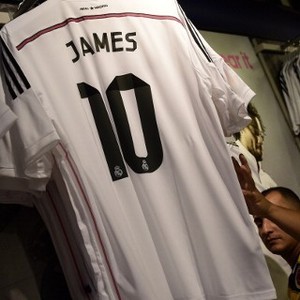 Kebijakan Transfer Madrid: Superstar dan Laba Recehan dari Jualan Jersey