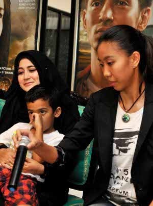 Pipik Bertemu Uje Lagi di Soundtrack Haji Backpacker