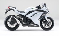 Kini Kawasaki menambahkan sesuatu yang spesial di Ninja 250. Foto 3: Sistem baru itu adalah sistem Assist & Super Clutch yang selama ini biasanya dipakai di motor-motor Kawasaki yang lebih besar seperti SuperSport dan Touring. (dok. Kawasaki)