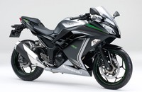 Sistem kopling terbaru di Ninja membuat tuas kopling lebih ringan untuk memastikan tenaga mesin yang bagus saat motor memiliki beban yang berat. (dok. Kawasaki)