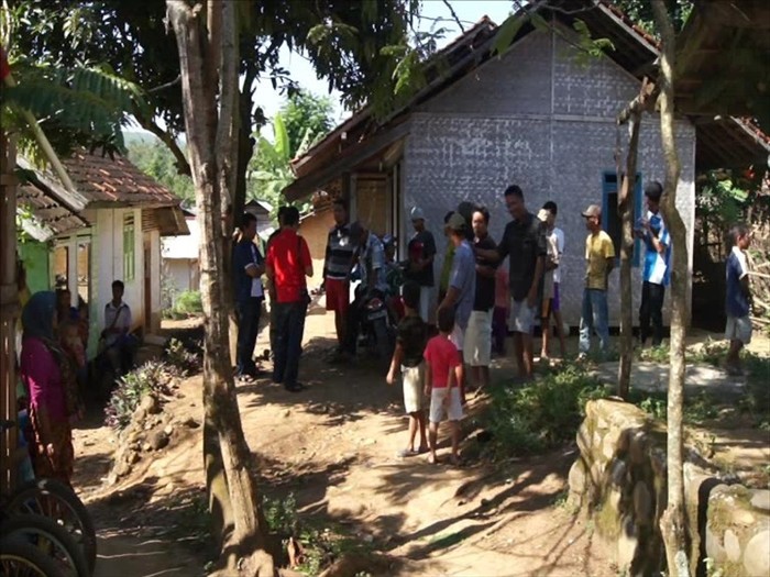 Digerebek Warga, Pasangan Selingkuh Tunggang Langgang dari Kontrakan