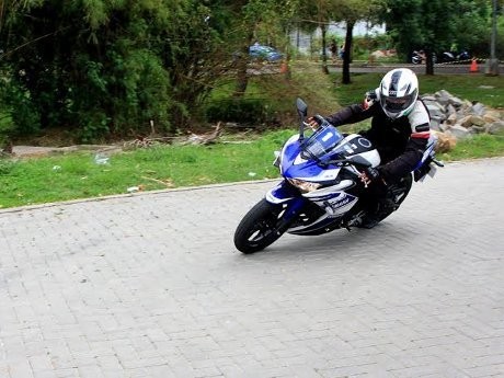 Gedor Honda dan Kawasaki, Yamaha Siapkan R25 Versi Telanjang