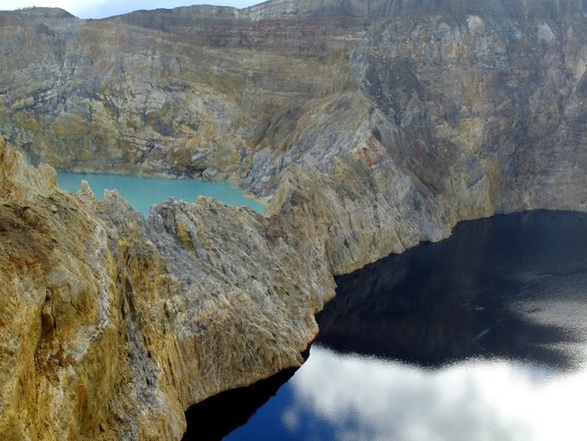 5 Kisah & Mitos Unik Danau Tiga Warna Kelimutu