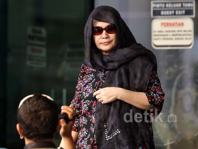 Istri Akil Mochtar Kembali Jalani Pemeriksaan