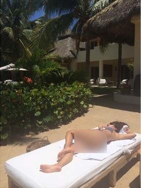 Liburan di Meksiko, Kim Kardashian Pamer Bokong