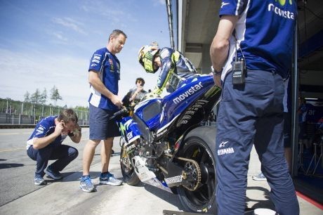 Uji Coba Motor 2015 Cukup Puaskan Rossi dan Lorenzo