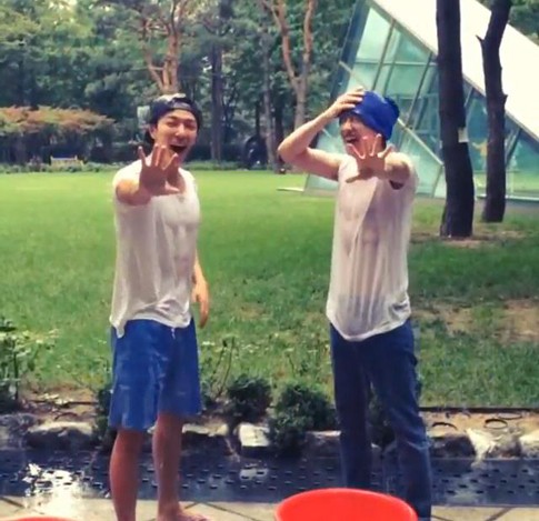 Jawab Tantangan Siwon, Donghae dan Eunhyuk SuJu Ikut Ice Bucket Challenge