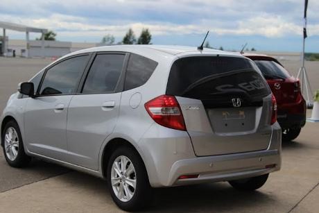 Mazda Adu Mazda2 dengan Honda Jazz