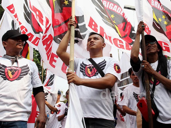 Jelang Putusan, Massa Prabowo Sambangi MK