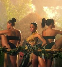 Sensasi Bokong Nicki Minaj untuk Anaconda