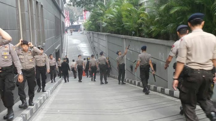 Cek Keamanan, Polisi Sisir Semua Sudut Gedung MK