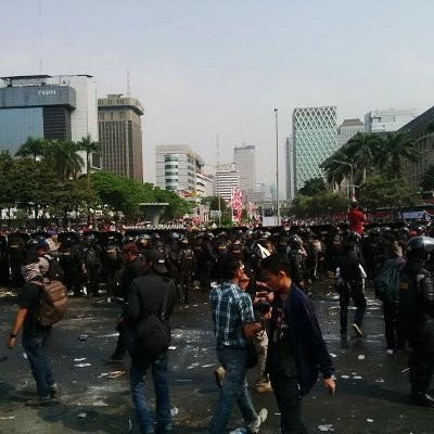 Kena Gas Air Mata, 4 Pendukung Prabowo Dibawa Ambulans Gerindra
