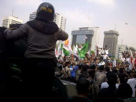 1 Anggota Polisi dan 7 Pendukung Prabowo Terluka Saat Demo di Patung Kuda