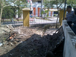 Rusak Rumah dan Mobil, ini Kondisi TKP Ledakan 29 Kg Bahan Petasan Barbuk