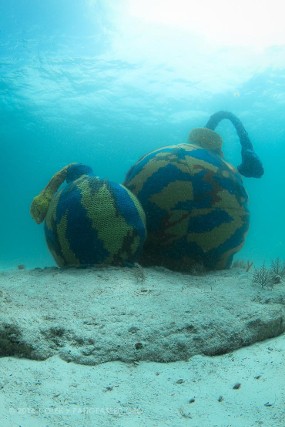 Patung Bom Rajutan di Bawah Laut Digugat Aktivis Lingkungan