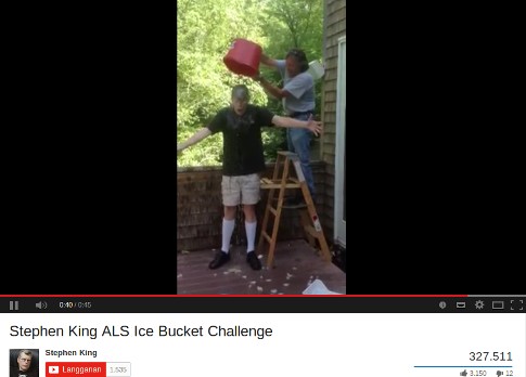 Novelis Stephen King Ikut Ice Bucket Challenge