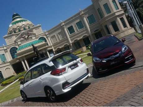 Impresi di Balik Kemudi MPV Mobilio Termewah