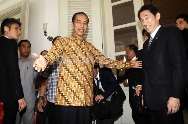 4 Gaya Santai Jokowi Jelang Putusan MK