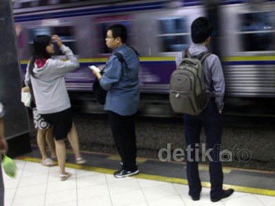 Ada Demo, Stasiun KA Sudirman Sepi