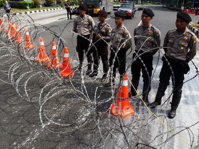 Kawat Berduri Pagari Gedung MK