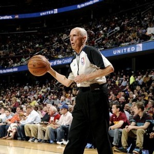Setelah 39 Tahun Berkarier, Wasit NBA Ini Pensiun