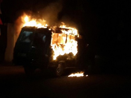 Ada Kijang Terbakar di Jl Diponegoro Jakpus, Pemadam Kebakaran Meluncur