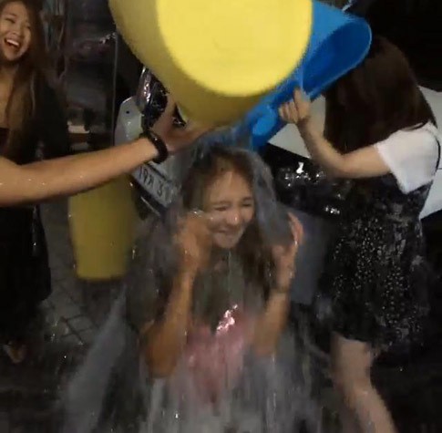 Hyoyeon SNSD Tantang Lee Soo Man untuk Ice Bucket Challenge