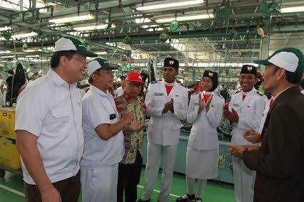 Paskibraka Tengok Pabrik Motor Honda
