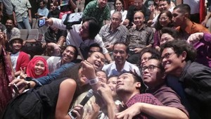 Dikawal Paspampres, Masih Bolehkah Warga Minta Selfie Bareng Jokowi?