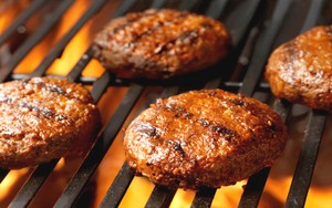 Makanan BBQ Tak Matang Sempurna Bisa Sebabkan Keracunan Makanan