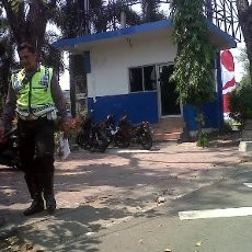 Polisi Janji Evaluasi Pos Polisi di Surabaya yang Berkaca Gelap