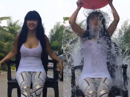 Terima Tantangan Ice Bucket Challenge, Jupe Tampil Seksi
