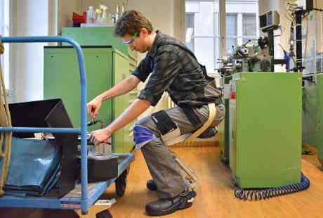 Kursi Ajaib untuk Orang Kantoran, Tanpa Dudukan dan Bisa Dibawa-bawa