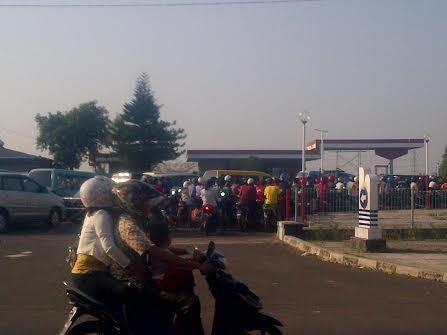 Keluhan Warga, Pilih Harga BBM Naik daripada Antre Berjam-jam di SPBU