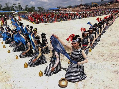 20.000 Orang Manari Tari Boshu