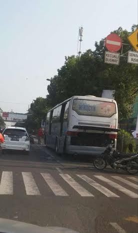 TransJ Mogok di Jalan Kramat Raya Jakpus, Lalu Lintas Macet